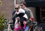Amsterdam 23 april 2013
Nicolette Kluijver met haar man en dochter op terras in amsterdam zuid.
Peter Smulders bv