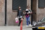 Amsterdam 23 april 2013
Nicolette Kluijver met haar man en dochter op terras in amsterdam zuid.
Peter Smulders bv