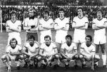 Seizoen 1977-1978 PSV elftal met staande v.l.n.r.: Jan Poortvliet, Jan v Beveren, Huub Stevens, Ernie Brandts, Kees Krijgh, Harry Lubse.
Geknield v.l.n.r.: Rene v d Kerkhof, Adri v Kraaij, Willy v d Kerkhof, Willy v d Kuylen en Gerrie Deijkers(+)
Foto Peter Smulders BV