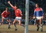 Tokio, 9 t/m 12 December 1988 PSV-Nacional Montevideo (Uruguay)
Met eindstand 1-1 na verlenging 2-2 en via een 6-7 verlies in penaltys.
PSV had 4 x de kans om winnaar te zien en uiteindelijk is het niet gelukt.
0-1 Ostolaza, 1-1 Romario , in de 110e minuut Ronald Koeman 2-1 en in de 119e min wederom Ostolaza 2-2
Wedstrijd werd gespeeld in tokio voor 62000 toeschouwers

Foto Peter Smulders BV