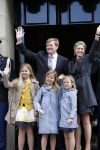 Amsterdam, 29 April 2013
Vertrek Kon. familie vanuit Paleis op de Dam naar het diner in het Rijksmuseum
Prins Willem Alexander en Prinses Maxima met gezin
Foto Peter Smulders BV