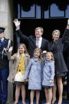 Amsterdam, 29 April 2013
Vertrek Kon. familie vanuit Paleis op de Dam naar het diner in het Rijksmuseum
Prins Willem Alexander en Prinses Maxima met gezin
Foto Peter Smulders BV