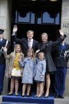 Amsterdam, 29 April 2013
Vertrek Kon. familie vanuit Paleis op de Dam naar het diner in het Rijksmuseum
Prins Willem Alexander en Prinses Maxima met gezin
Foto Peter Smulders BV