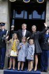 Amsterdam, 29 April 2013
Vertrek Kon. familie vanuit Paleis op de Dam naar het diner in het Rijksmuseum
Prins Willem Alexander en Prinses Maxima met gezin
Foto Peter Smulders BV