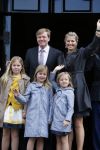 Amsterdam, 29 April 2013
Vertrek Kon. familie vanuit Paleis op de Dam naar het diner in het Rijksmuseum
Prins Willem Alexander en Prinses Maxima met gezin
Foto Peter Smulders BV