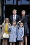 Amsterdam, 29 April 2013
Vertrek Kon. familie vanuit Paleis op de Dam naar het diner in het Rijksmuseum
Prins Willem Alexander en Prinses Maxima met gezin
Foto Peter Smulders BV