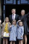Amsterdam, 29 April 2013
Vertrek Kon. familie vanuit Paleis op de Dam naar het diner in het Rijksmuseum
Prins Willem Alexander en Prinses Maxima met gezin
Foto Peter Smulders BV