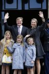 Amsterdam, 29 April 2013
Vertrek Kon. familie vanuit Paleis op de Dam naar het diner in het Rijksmuseum
Prins Willem Alexander en Prinses Maxima met gezin
Foto Peter Smulders BV
