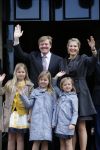 Amsterdam, 29 April 2013
Vertrek Kon. familie vanuit Paleis op de Dam naar het diner in het Rijksmuseum
Prins Willem Alexander en Prinses Maxima met gezin
Foto Peter Smulders BV