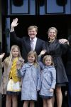 Amsterdam, 29 April 2013
Vertrek Kon. familie vanuit Paleis op de Dam naar het diner in het Rijksmuseum
Prins Willem Alexander en Prinses Maxima met gezin
Foto Peter Smulders BV