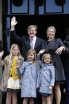 Amsterdam, 29 April 2013
Vertrek Kon. familie vanuit Paleis op de Dam naar het diner in het Rijksmuseum
Prins Willem Alexander en Prinses Maxima met gezin
Foto Peter Smulders BV