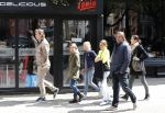 Amsterdam 28 april 201
Rob en Richard Witschge met hun vrouwen en kinderen op de cornelis schuytstraat. ZE kwamen Ronald de Boer toevallig tegen.
Peter Smulders bv