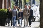Amsterdam 28 april 201
Rob en Richard Witschge met hun vrouwen en kinderen op de cornelis schuytstraat. ZE kwamen Ronald de Boer toevallig tegen.
Peter Smulders bv