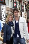 Volendam 22 april 2013
Linda de Mol reikt de eerse l Homo uit aan Johannes Rypma die op de cover staat. De presentatie was in hotel Spaander. Simon en Annemarie Keizer
Peter Smulders bv