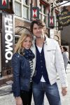 Volendam 22 april 2013
Linda de Mol reikt de eerse l Homo uit aan Johannes Rypma die op de cover staat. De presentatie was in hotel Spaander. Simon en Annemarie Keizer
Peter Smulders bv