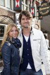Volendam 22 april 2013
Linda de Mol reikt de eerse l Homo uit aan Johannes Rypma die op de cover staat. De presentatie was in hotel Spaander. Simon en Annemarie Keizer
Peter Smulders bv