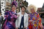 Volendam 22 april 2013
Linda de Mol reikt de eerse l Homo uit aan Johannes Rypma die op de cover staat. De presentatie was in hotel Spaander. Simon en Annemarie Keizer
Peter Smulders bv