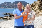 Ibiza 2 mei 2013
Sonja Bakker met man jan Reus en zoontje Bram op het strand op ibiza.
Peter Smulders bv