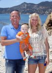 Ibiza 2 mei 2013
Sonja Bakker met man jan Reus en zoontje Bram op het strand op ibiza.
Peter Smulders bv