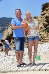 Ibiza 2 mei 2013
Sonja Bakker met man jan Reus en zoontje Bram op het strand op ibiza.
Peter Smulders bv