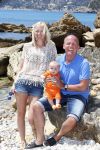 Ibiza 2 mei 2013
Sonja Bakker met man jan Reus en zoontje Bram op het strand op ibiza.
Peter Smulders bv