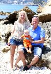 Ibiza 2 mei 2013
Sonja Bakker met man jan Reus en zoontje Bram op het strand op ibiza.
Peter Smulders bv