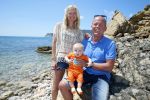 Ibiza 2 mei 2013
Sonja Bakker met man jan Reus en zoontje Bram op het strand op ibiza.
Peter Smulders bv