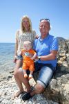 Ibiza 2 mei 2013
Sonja Bakker met man jan Reus en zoontje Bram op het strand op ibiza.
Peter Smulders bv