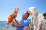 Ibiza 2 mei 2013
Sonja Bakker met man jan Reus en zoontje Bram op het strand op ibiza.
Peter Smulders bv