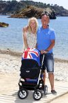 Ibiza 2 mei 2013
Sonja Bakker met man jan Reus en zoontje Bram op het strand op ibiza.
Peter Smulders bv