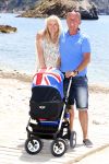 Ibiza 2 mei 2013
Sonja Bakker met man jan Reus en zoontje Bram op het strand op ibiza.
Peter Smulders bv