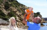 Ibiza 2 mei 2013
Sonja Bakker met man jan Reus en zoontje Bram op het strand op ibiza.
Peter Smulders bv