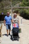 Ibiza 2 mei 2013
Sonja Bakker met man jan Reus en zoontje Bram op het strand op ibiza.
Peter Smulders bv