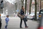 Amsterdam 25 april 2013
Frank Rijkaard met zijn vrouw en zoon bij hun nieuwe huis aan het vondelpark.
Peter Smulders bv
