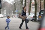 Amsterdam 25 april 2013
Frank Rijkaard met zijn vrouw en zoon bij hun nieuwe huis aan het vondelpark.
Peter Smulders bv