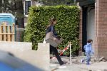 Amsterdam 25 april 2013
Frank Rijkaard met zijn vrouw en zoon bij hun nieuwe huis aan het vondelpark.
Peter Smulders bv