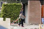 Amsterdam 25 april 2013
Frank Rijkaard met zijn vrouw en zoon bij hun nieuwe huis aan het vondelpark.
Peter Smulders bv