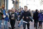 Amsterdam 29 april 2013
Viktor Fischer met zijn vriendin op de klverstraat.
Peter Smulders bv