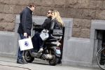 Amsterdam 4 april 2015
Albert Verlinde doet boodschappen op de pc hooftstraat . Hij gaat binnenkort op de pc wonen in zijn nieuwe huis/appartement. Albert in gesprek met Nicolette v Dam en haar vriend Bas Smit