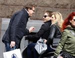 Amsterdam 4 april 2015
Albert Verlinde doet boodschappen op de pc hooftstraat . Hij gaat binnenkort op de pc wonen in zijn nieuwe huis/appartement. Albert in gesprek met Nicolette v Dam en haar vriend Bas Smit