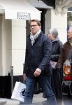 Amsterdam 4 april 2015
Albert Verlinde doet boodschappen op de pc hooftstraat . Hij gaat binnenkort op de pc wonen in zijn nieuwe huis/appartement