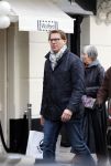 Amsterdam 4 april 2015
Albert Verlinde doet boodschappen op de pc hooftstraat . Hij gaat binnenkort op de pc wonen in zijn nieuwe huis/appartement