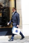 Amsterdam 4 april 2015
Albert Verlinde doet boodschappen op de pc hooftstraat . Hij gaat binnenkort op de pc wonen in zijn nieuwe huis/appartement