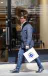 Amsterdam 4 april 2015
Albert Verlinde doet boodschappen op de pc hooftstraat . Hij gaat binnenkort op de pc wonen in zijn nieuwe huis/appartement