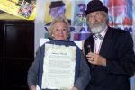 Breda, 17 februari 2000
Nieuwe CD uitreiking Vader Abraham en 30 jaar in het vak

Pierre Kartner hier met Annie de Reuver 17

PETER SMULDERS BV