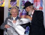 Breda, 17 februari 2000
Nieuwe CD uitreiking Vader Abraham en 30 jaar in het vak

Pierre Kartner hier met zijn oud manager Rene Frijters

PETER SMULDERS BV