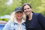 Aalsmeer 29 april 2015
Bonnie st Claire loopt met haar hondjes voorbij haar nieuwe huis.