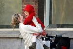 Amsterdam 14 april 2015  
Bracha v Doesburgh met dochter op de fiets