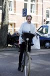 Amsterdam 14 april 2015  
Bracha v Doesburgh met dochter op de fiets