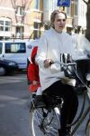 Amsterdam 14 april 2015  
Bracha v Doesburgh met dochter op de fiets
